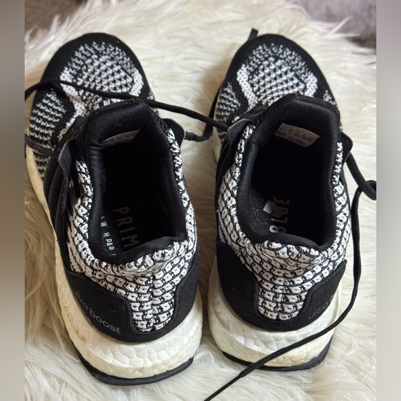 Adidas ultraboost 5 dna Sneakers womens size 6.5 J Oreo white Black Shoes 702001 - Picture 6 of 9
